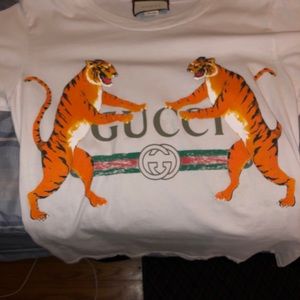 Gucci Embroidered tiger t shirt size small